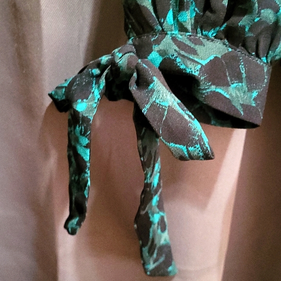 INGRED & ISABEL MATERNITY BLACK AND GREEN BLOUSE. MULTI SIZES/ NWT - Picture 2 of 6